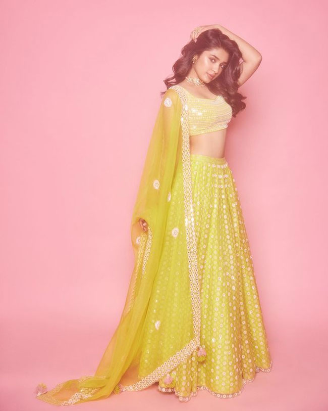 Staggering Poses Of Krithi Shetty